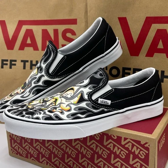 Vans Men's Black Skull Design Bold Classic Slip-On
Flame Skull Black/True White - Picture 13 of 16